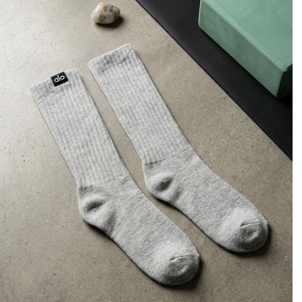 Alo Yoga Light Grey Heather Ribbed Crew Scrunch Socks Pilates Athleisure